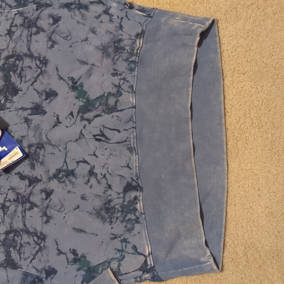 Women's NWT Joy Lab Relaxed Fit Sweatshirt - Picture 6 of 16